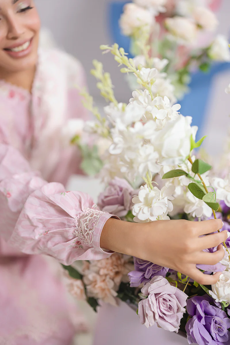 Em-02 Kira - Image 3